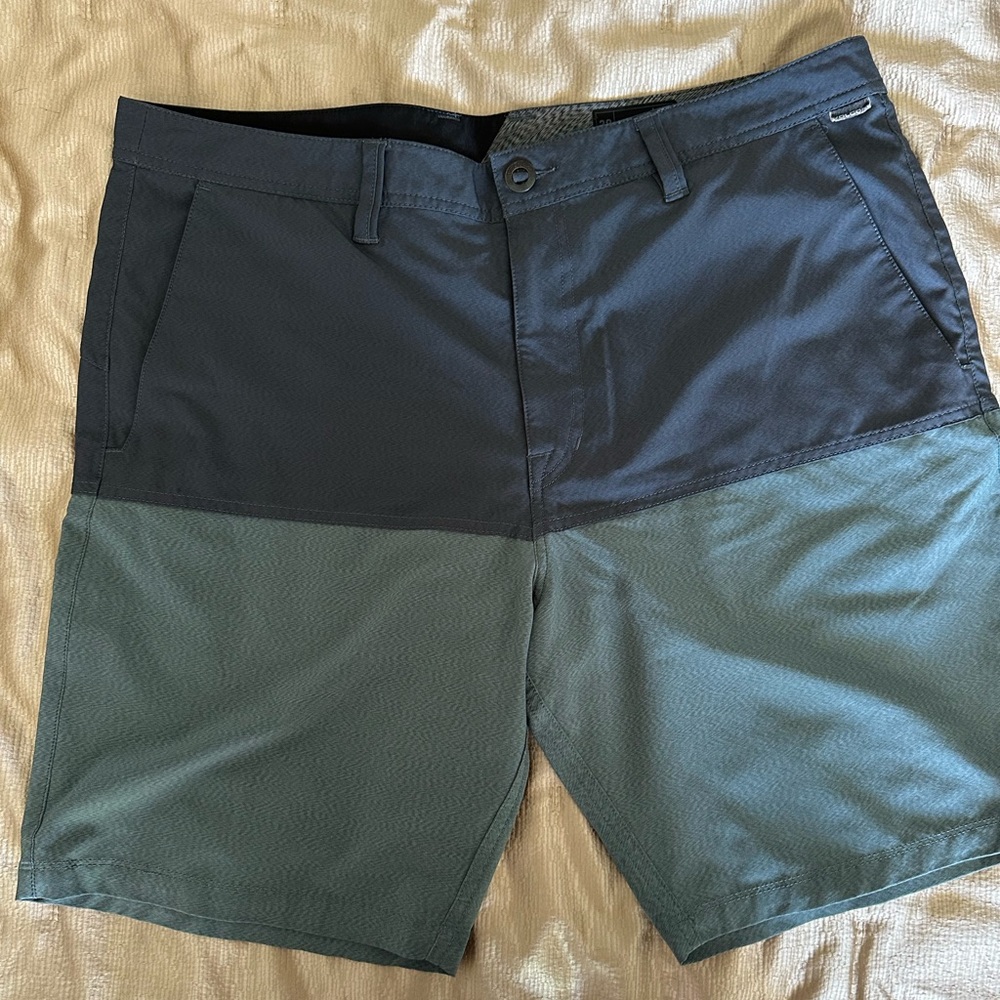Volcom shorts 38
